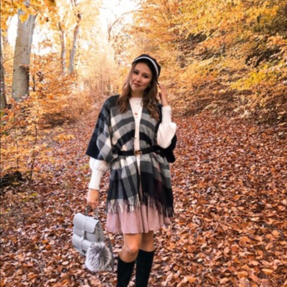 😚Super Cute! Pearl beaded baker boy hat 🥰 - Picture 4 of 6